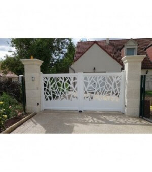 Portail alu design en découpe laser ECHIRE motorisé