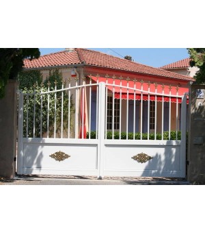 Portail alu tradition blanc avec option embouts décos et palmettes en coloris or mat