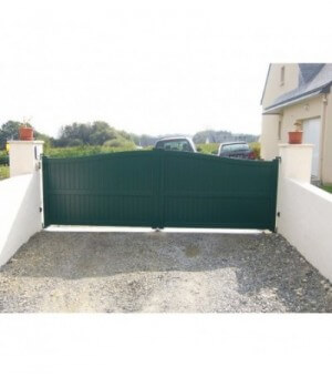 Portail alu VALENCE vert 2 battants motorisés forme cintrée