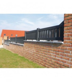 Clôture alu barreaudée MELUN pose en escalier