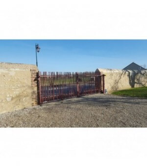  Représentation portail coulissant alu PYLA à barreaux asymétriques