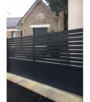 Portail coulissant sur rail alu KOBIN avec lisses horizontales de 90mm