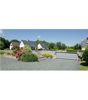  Portail aluminium coulissant sur mesure avec soubassement plein et haut barraudé