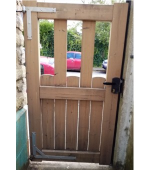  Portillon bois avec festonnage LYONE sur mesure


