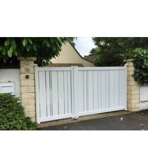 Portail aluminium ajouré LIBOURNE à vantaux inégaux blanc