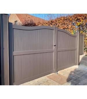 Portail alu battant VALENCE avec sa traverse intermédiaire en gris beige RAL 7006