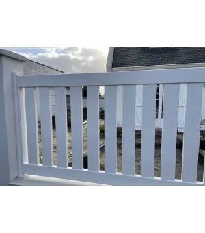 Clôture alu ajourée MELUN blanche à barreaux verticaux