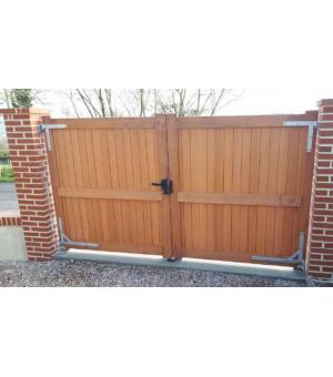 Vue intérieure du portail bois ROUEN avec traverse intermédiaire de renfort