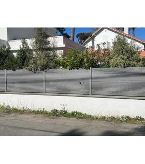 Clôture ajourée à barreaux fins horizontaux NEUILLY pose sur platines