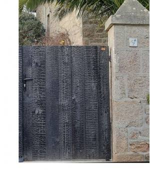 Portillon bois en pin maritime brulé HOSSEGOR à lames pleines