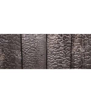 Zoom sur le bois brûlé pin maritime