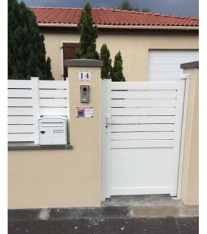 Portillon alu semi-ajouré FIGEAC blanc avec gâche électrique