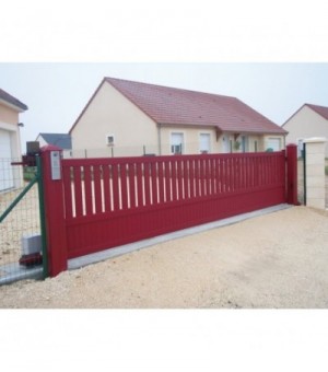  Portail aluminium coulissant sur mesure avec soubassement plein et haut barraudé