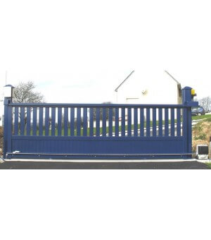  Portail aluminium coulissant sur mesure avec soubassement plein et haut barraudé